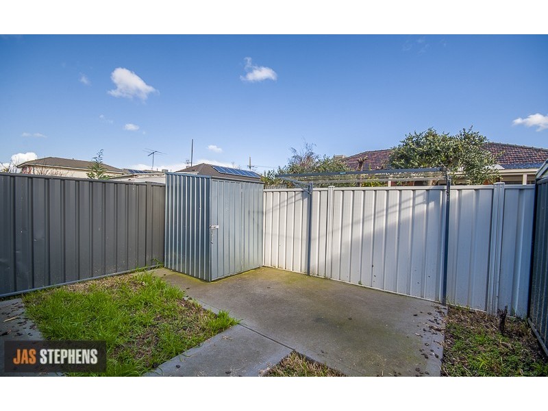 2/5 Alma Street, Maidstone VIC 3012