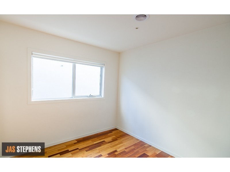 2/5 Alma Street, Maidstone VIC 3012