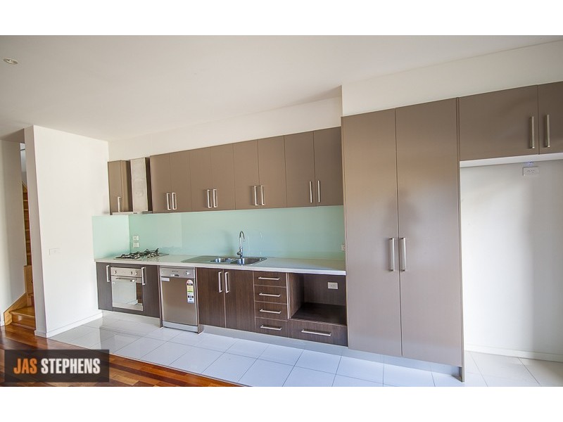 2/5 Alma Street, Maidstone VIC 3012