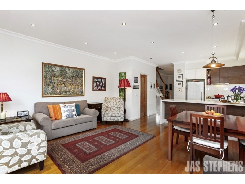 2/13 Radio Street, Maidstone VIC 3012