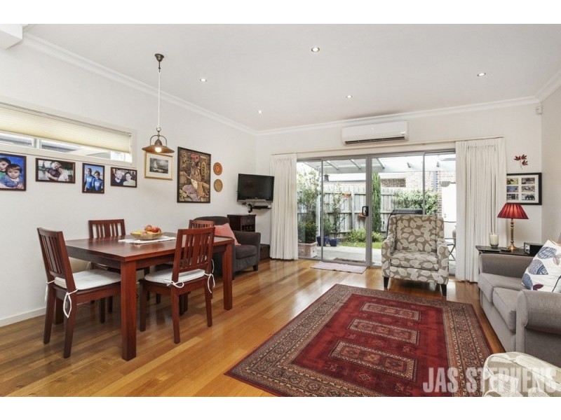 2/13 Radio Street, Maidstone VIC 3012