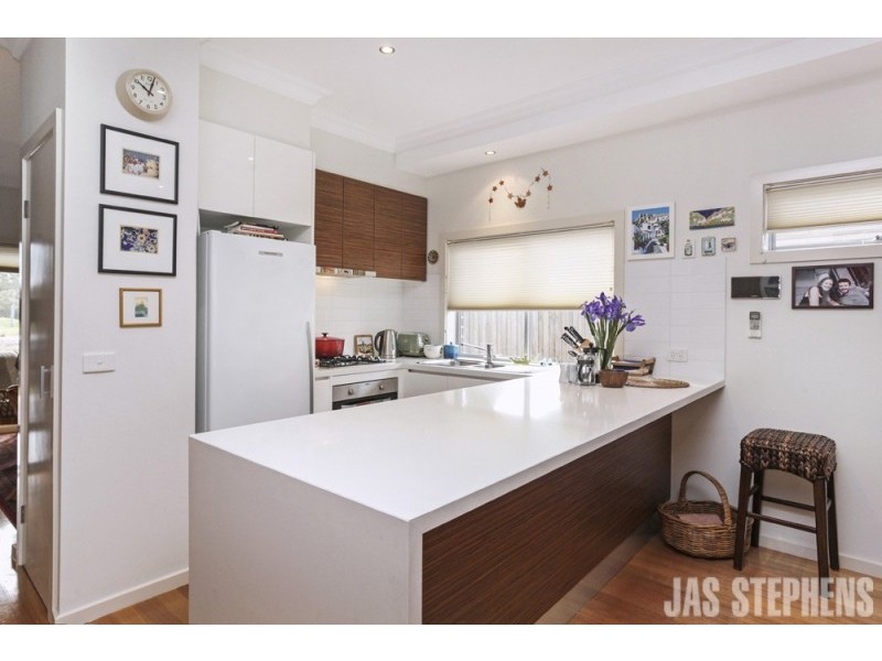 2/13 Radio Street, Maidstone VIC 3012