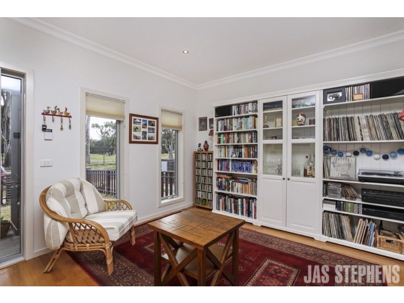 2/13 Radio Street, Maidstone VIC 3012