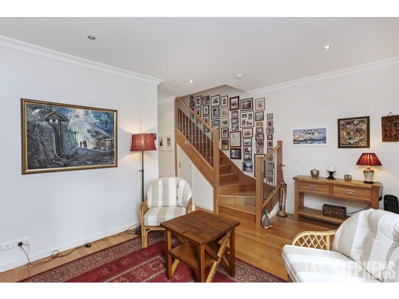 2/13 Radio Street, Maidstone VIC 3012