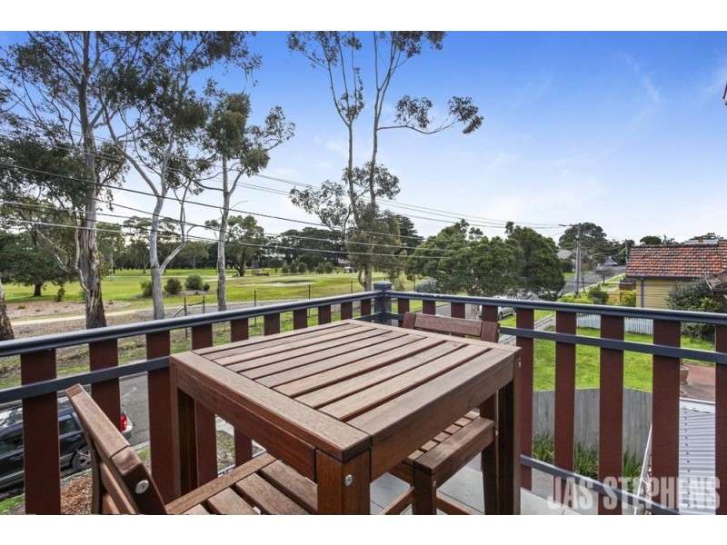 2/13 Radio Street, Maidstone VIC 3012