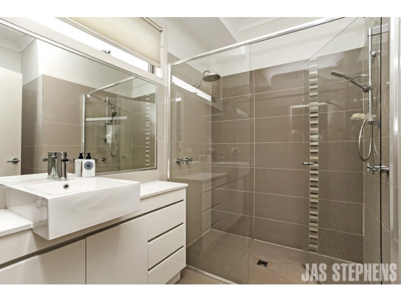 2/13 Radio Street, Maidstone VIC 3012