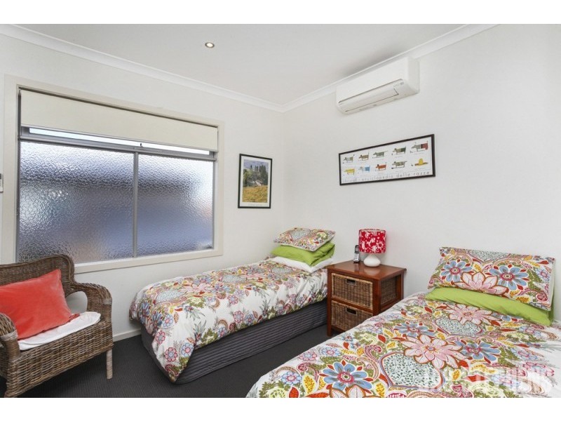 2/13 Radio Street, Maidstone VIC 3012