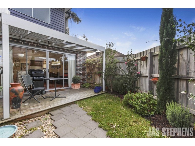 2/13 Radio Street, Maidstone VIC 3012