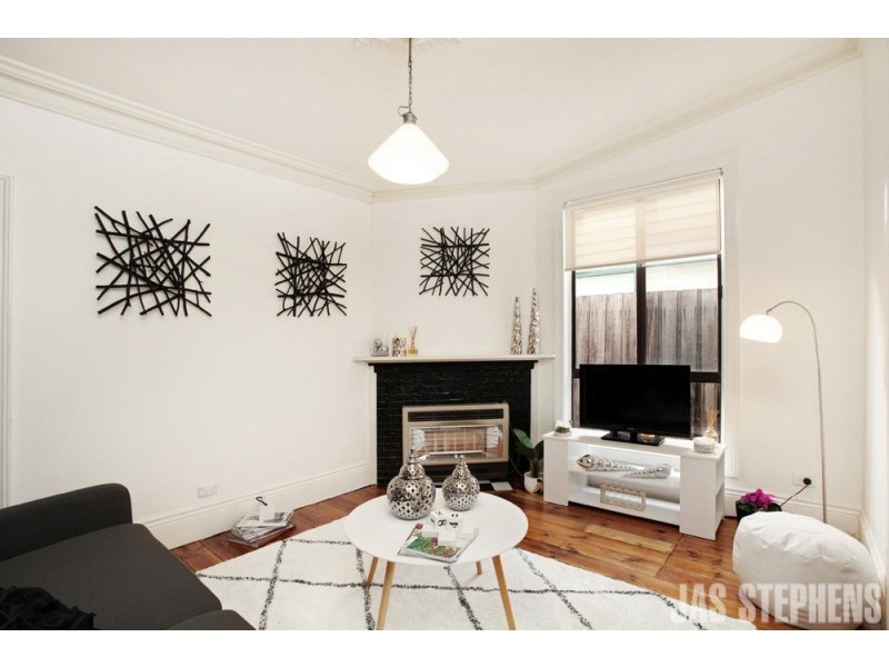 8 Perry Street, Seddon VIC 3011