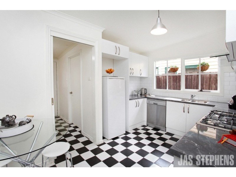 8 Perry Street, Seddon VIC 3011