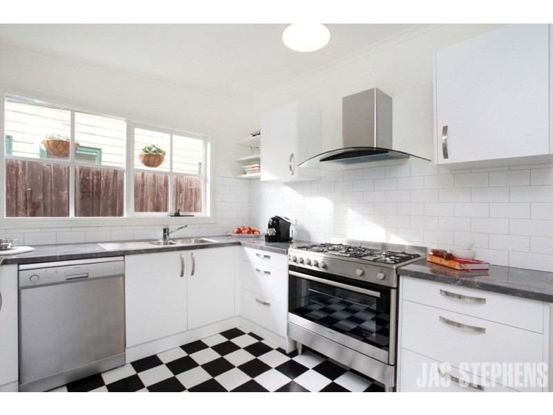 8 Perry Street, Seddon VIC 3011