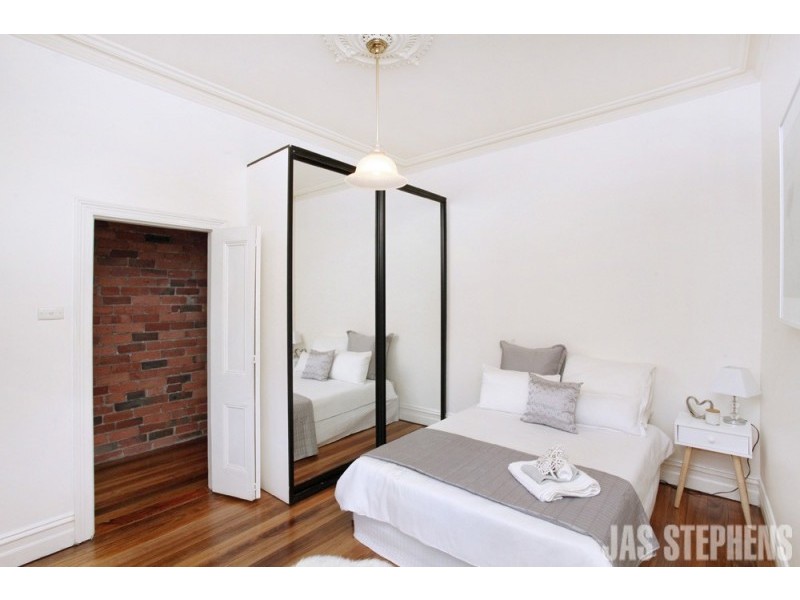 8 Perry Street, Seddon VIC 3011