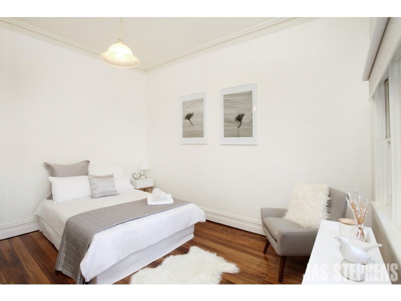 8 Perry Street, Seddon VIC 3011