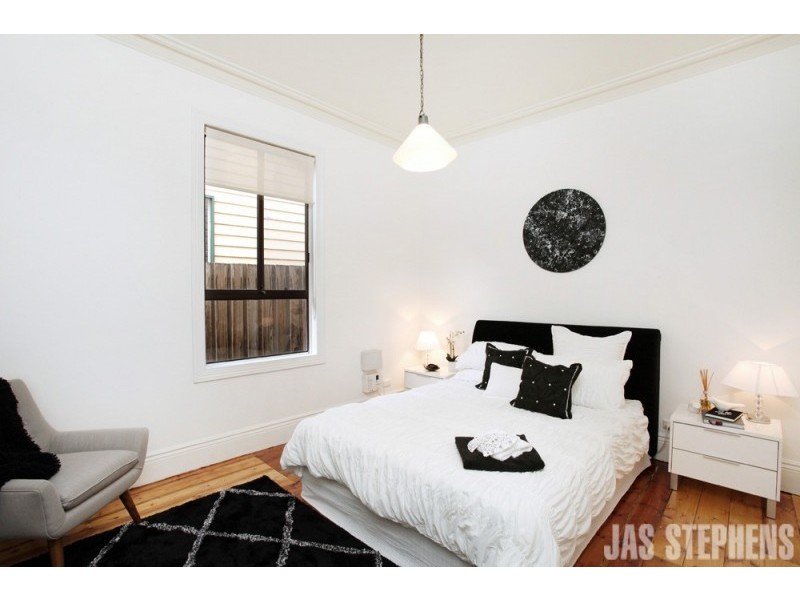 8 Perry Street, Seddon VIC 3011