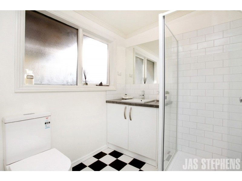 8 Perry Street, Seddon VIC 3011