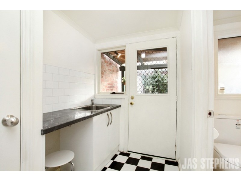 8 Perry Street, Seddon VIC 3011