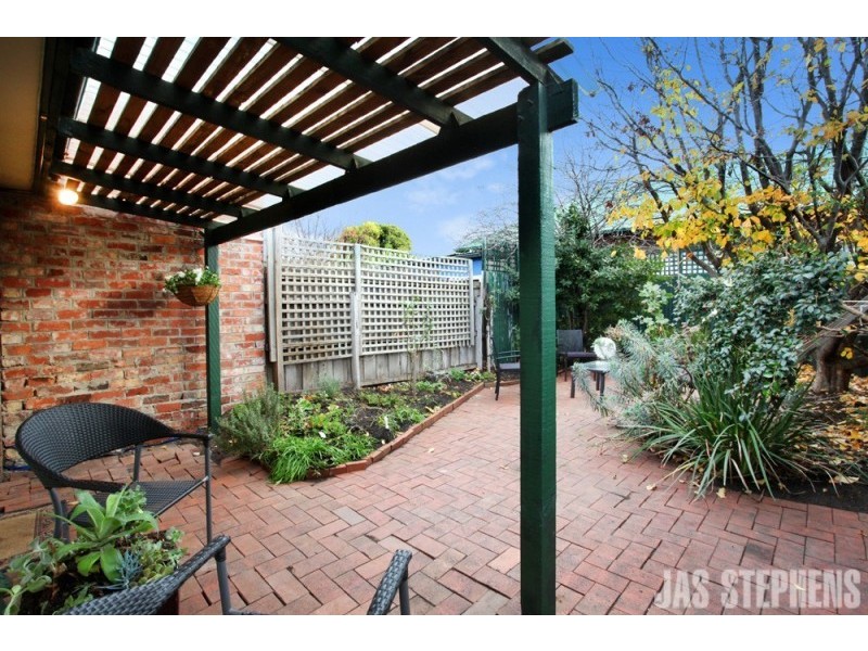 8 Perry Street, Seddon VIC 3011