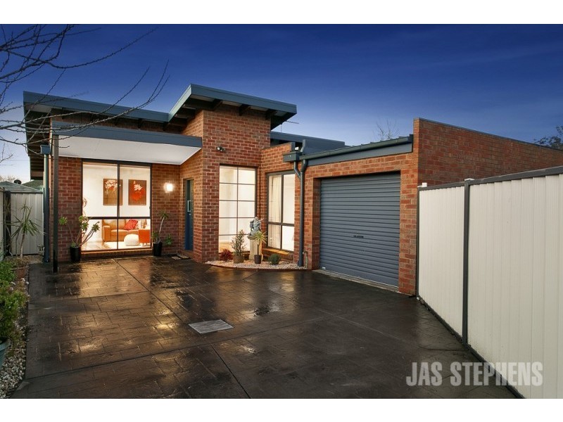 2/8 Burnett Avenue, Braybrook VIC 3019