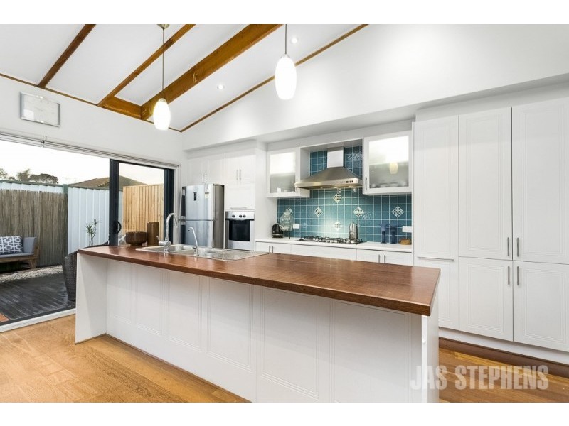 2/8 Burnett Avenue, Braybrook VIC 3019