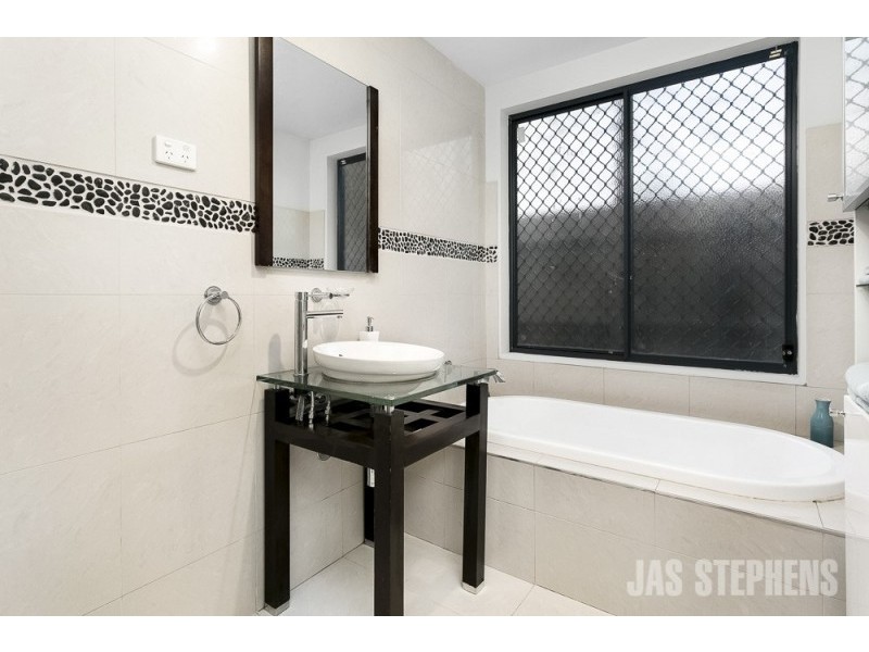 2/8 Burnett Avenue, Braybrook VIC 3019