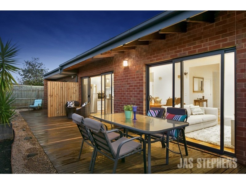 2/8 Burnett Avenue, Braybrook VIC 3019