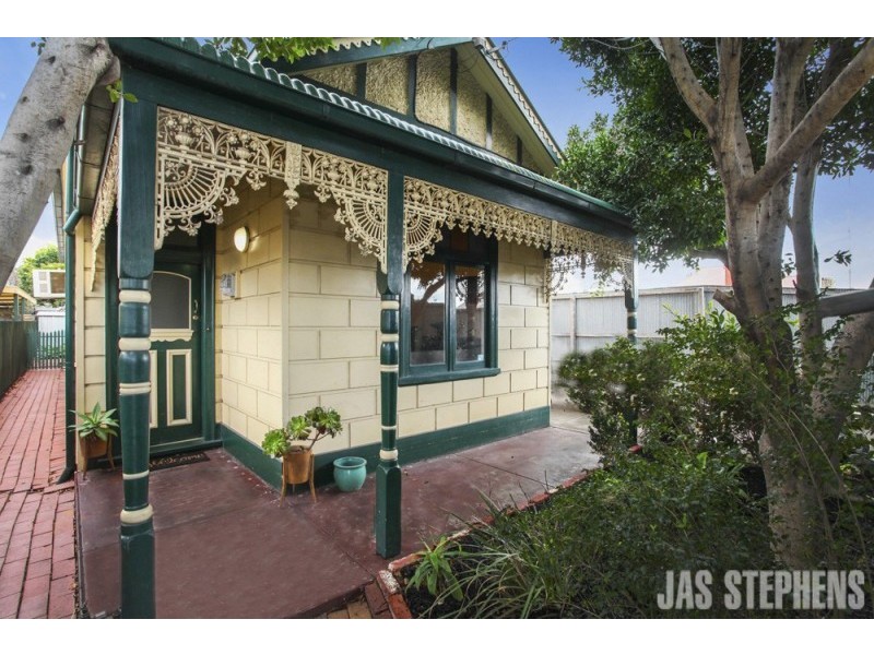 18 Queensville Street, Kingsville VIC 3012