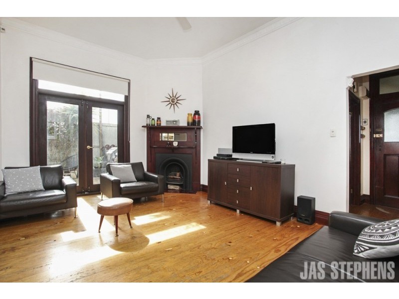 18 Queensville Street, Kingsville VIC 3012