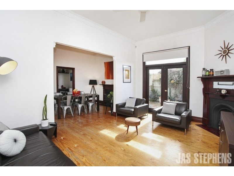 18 Queensville Street, Kingsville VIC 3012