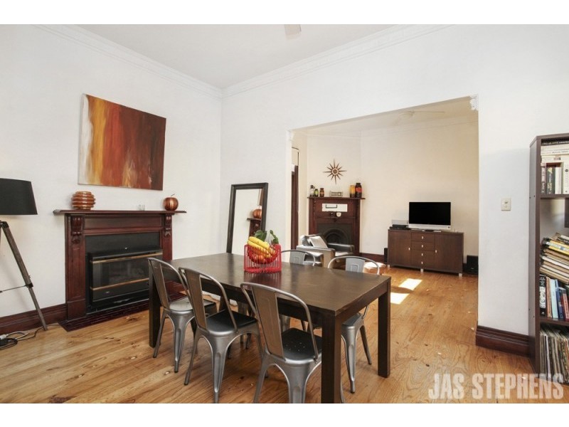 18 Queensville Street, Kingsville VIC 3012