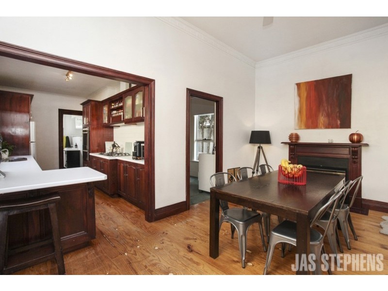 18 Queensville Street, Kingsville VIC 3012