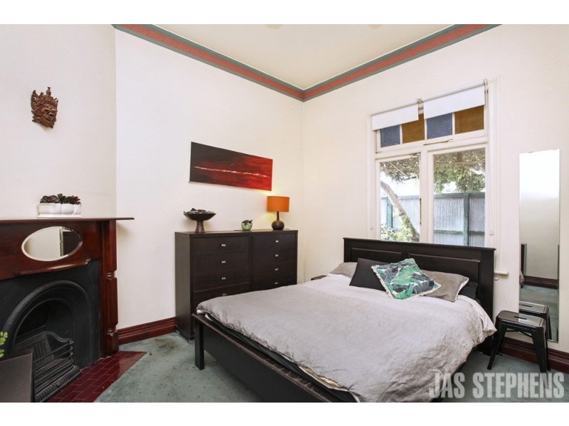 18 Queensville Street, Kingsville VIC 3012