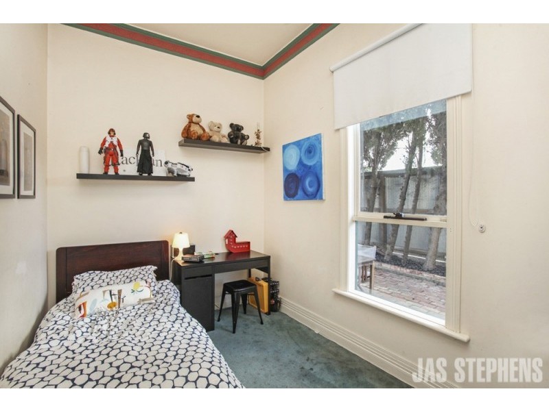 18 Queensville Street, Kingsville VIC 3012