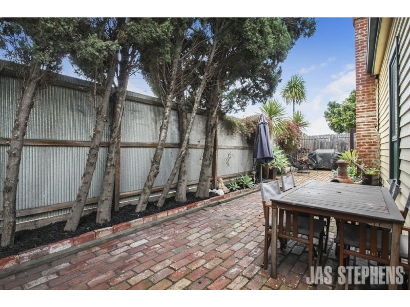 18 Queensville Street, Kingsville VIC 3012