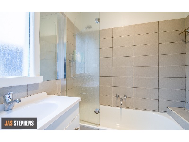 19 Hamilton Street, Seddon VIC 3011