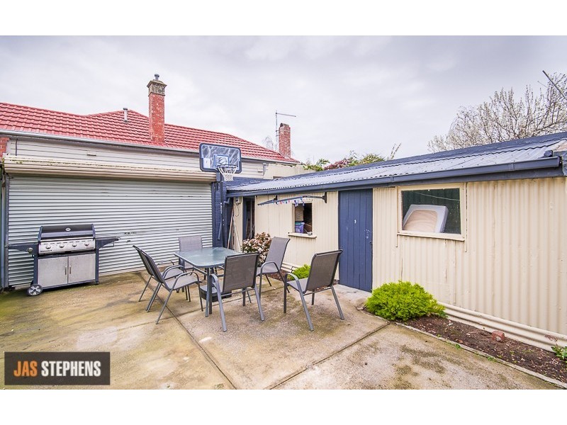 19 Hamilton Street, Seddon VIC 3011