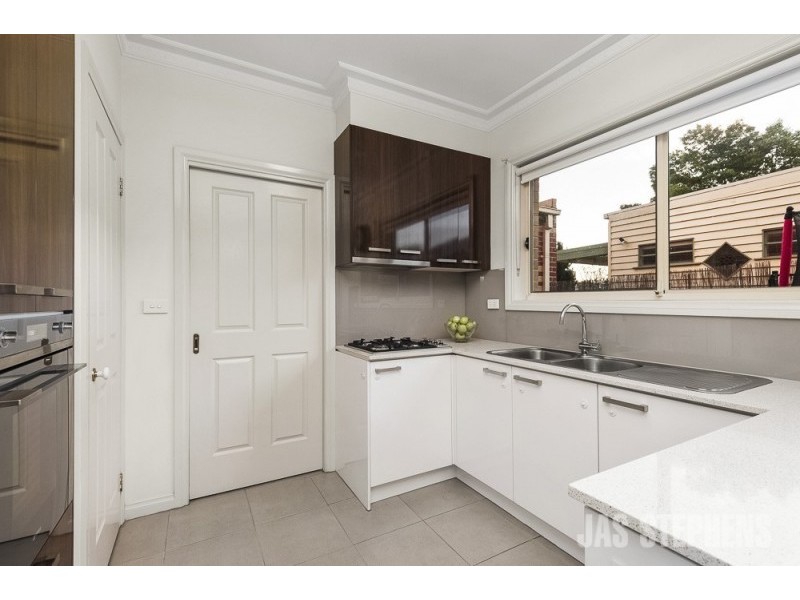 2/25 Stanlake Street, Footscray VIC 3011