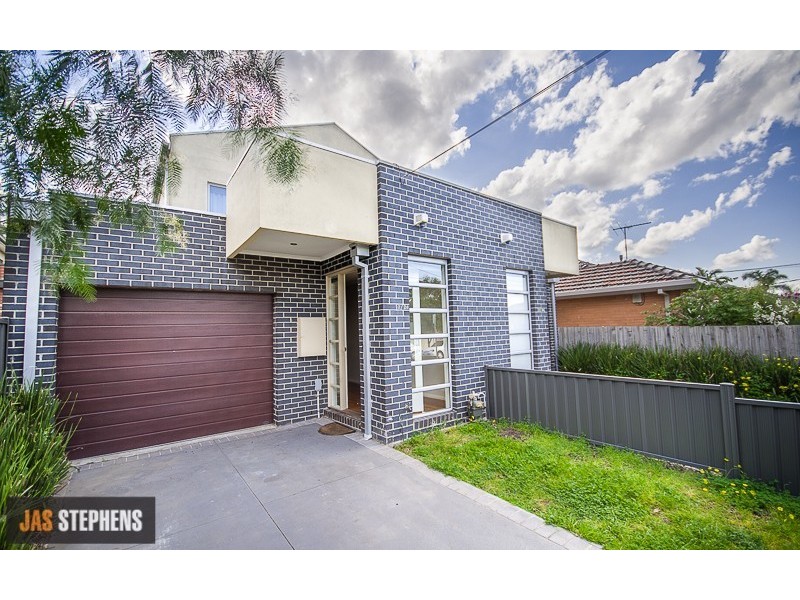 2/24 Dongola Road, West Footscray VIC 3012