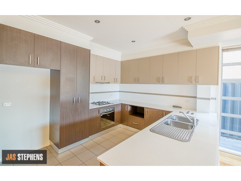 2/24 Dongola Road, West Footscray VIC 3012