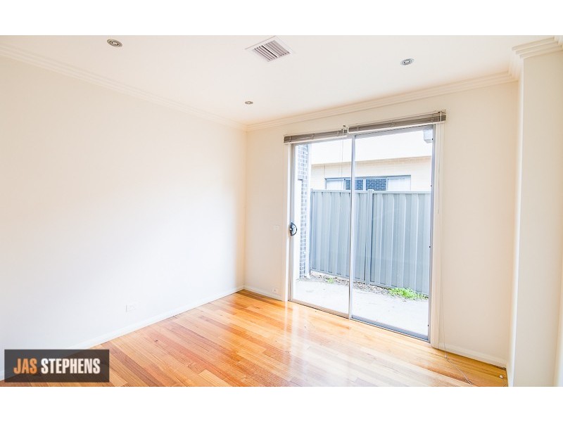 2/24 Dongola Road, West Footscray VIC 3012