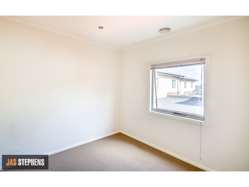 2/24 Dongola Road, West Footscray VIC 3012
