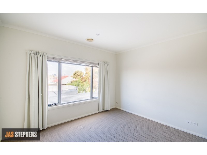 2/24 Dongola Road, West Footscray VIC 3012