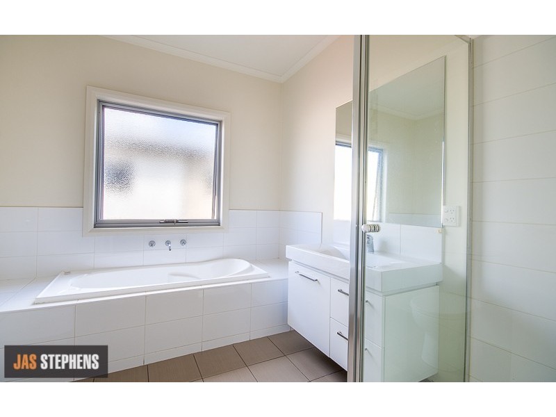 2/24 Dongola Road, West Footscray VIC 3012