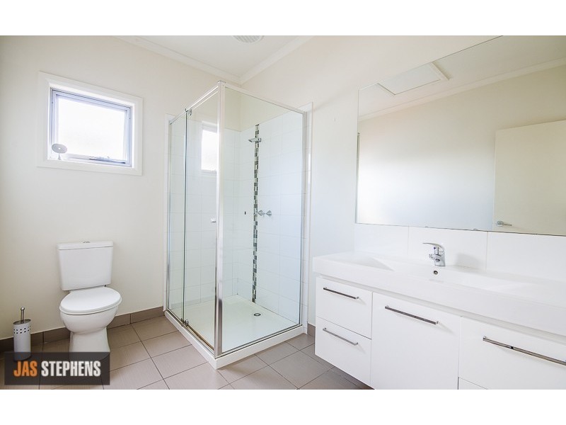 2/24 Dongola Road, West Footscray VIC 3012