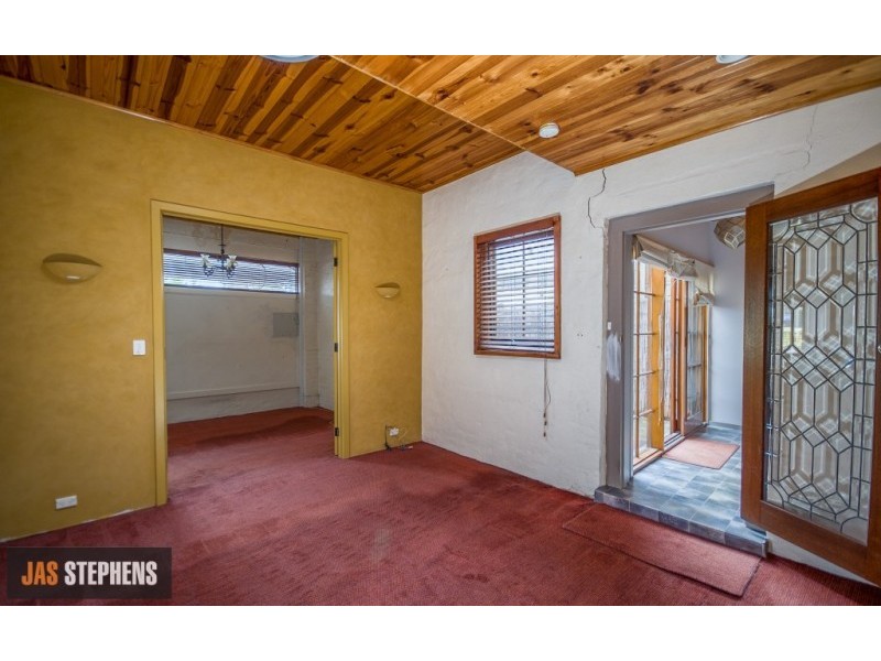 21 Pentland Parade, Seddon VIC 3011
