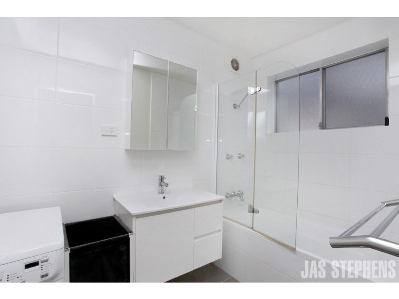 2/705 Barkly Street, West Footscray VIC 3012