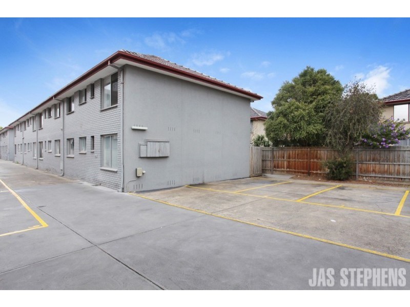 2/705 Barkly Street, West Footscray VIC 3012