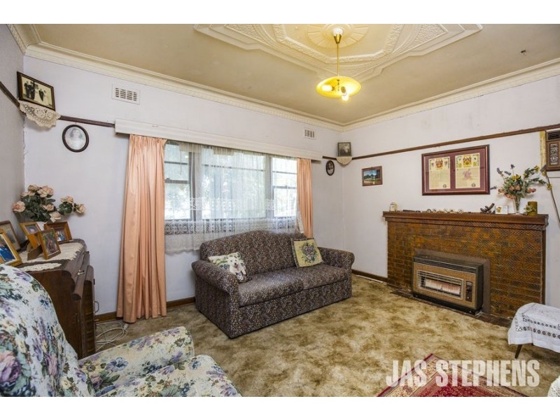 38 Suffolk Street, Maidstone VIC 3012