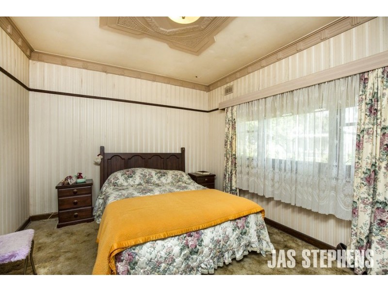 38 Suffolk Street, Maidstone VIC 3012