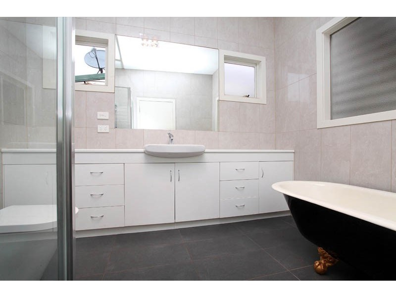 61 Chirnside Street, Kingsville VIC 3012