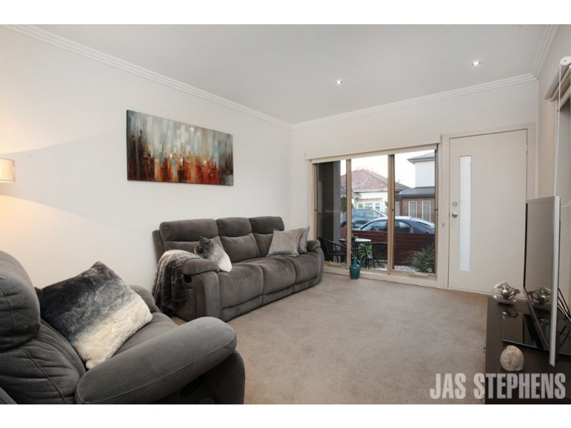 2/10 Swan Street, Footscray VIC 3011